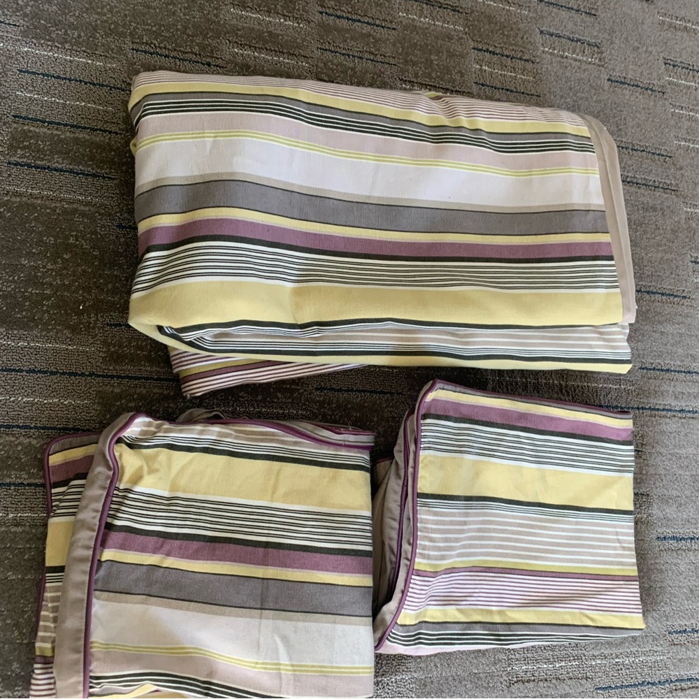 Bassett Stripe duvet cover  84”x93”with 2 Pillow Covers 24”x19”Retired Style